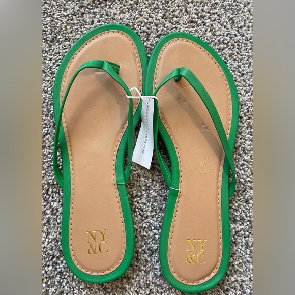 New York & Company Flip Flops- green NWT - Picture 5 of 5